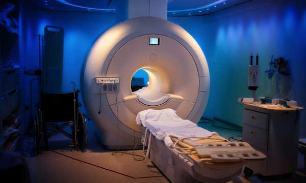 Kiedy wykonuje się rezonans magnetyczny całego ciała?