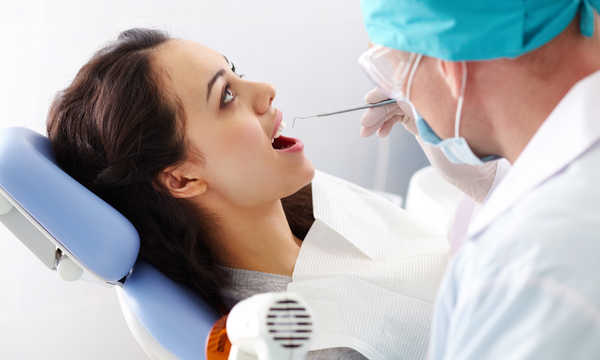 Zapalenie tkanek wokół implantu zębowego