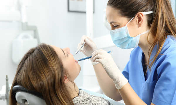 Leczenie stomatologiczne - czy warto leczyć zęby w ramach NFZ?