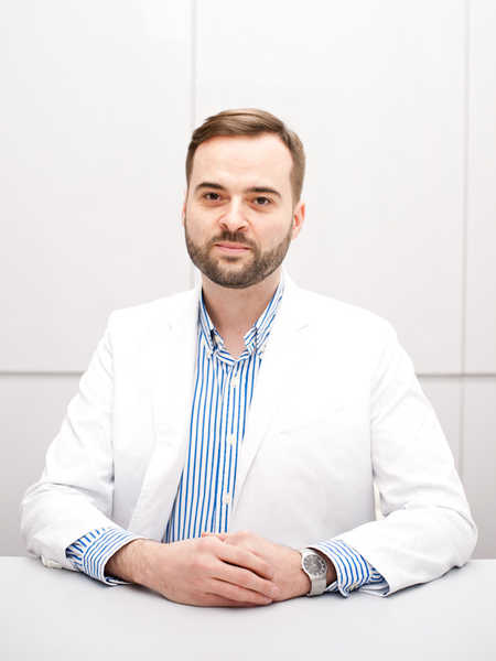 dr n. med. Adrian Smędowski